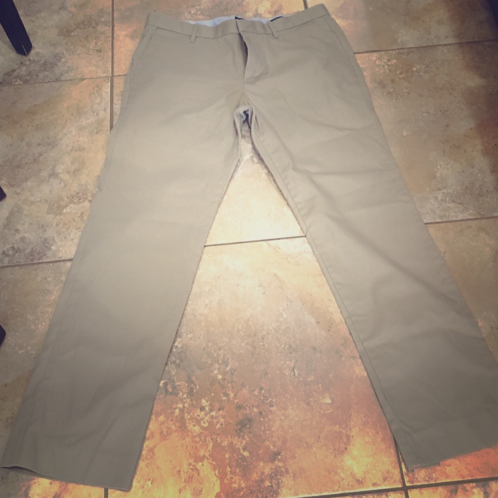 Gap light khakis size 34x32